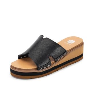 Yellow Box Womens Alameda Wedge Sandal In Black