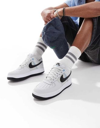 Nike Air Force 1 07 LV8 - Sneakers unisex grigie e nere-Grigio