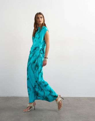 Topshop Vestito lungo in raso verde acqua a fiori con scollo ampio e apertura sul retro-Multi