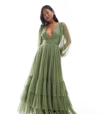 Lace & Beads Petite Madison - Vestito lungo a maniche lunghe da damigella color oliva tenue-Verde
