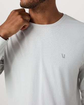 Vuori Clothing Long Sleeve Clearview Seamless Tee | Frost Grey | Medium
