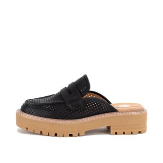 Yellow Box Womens Sherlyn Loafer Mule In Black