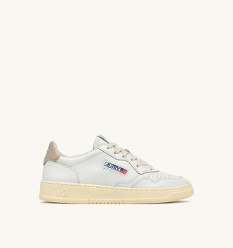 Autry MEDALIST LOW SNEAKERS IN WHITE AND FEATHER GRAY LEATHER