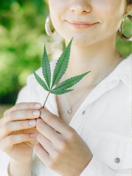 CBD Feuchtigkeitscreme: Die neue Wunderwaffe im Beautyregal