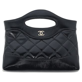 Chanel Chanel 31 Nano CC Logo Kettingtas in Zwart Leer