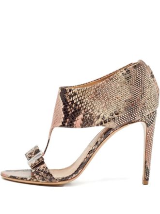 Ferragamo 110 mm sandalen met python-effect en studs - Beige