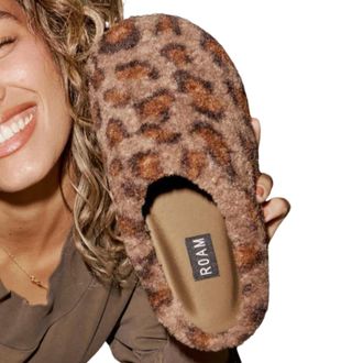 Roam Womens Fuzzy Clog In Taupe Leopard