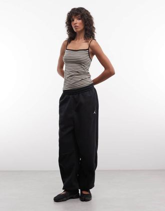 Nike Jordan Brooklyn joggers con risvolto neri-Nero