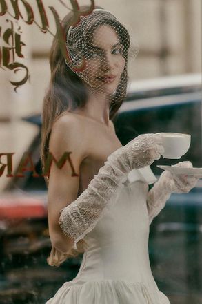 High Heel Jungle Chantilly Lace Gloves