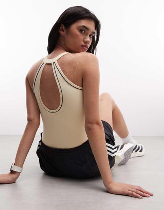 adidas adidas Originals body sportivo in warm vanilla-Bianco