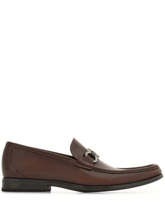 Ferragamo Gancini-plaque loafers - men - CALFSKIN/CALFSKIN/Rubber - 7.5EE - Brown