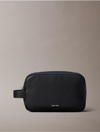 Calvin Klein Mens Raised Logo Dopp Kit - Black