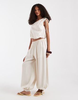 Vero Moda Pantaloni a palloncino color crema con dettaglio alla caviglia in coordinato-Bianco