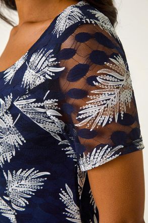 Roman Leaf Print Lace Stretch Dress