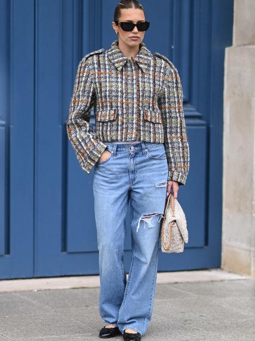 giacca tweed e jeans strappati