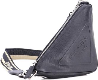 Prada Soft kleine leren crossbodytas met logo en rits - Zwart