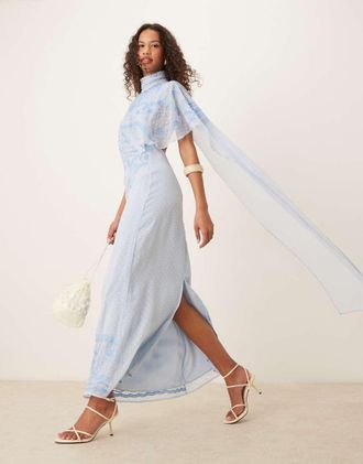 Asos Vestito lungo celeste chiaro ricamato con mantella lunga-Bianco