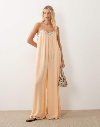 Miss Selfridge Tuta jumpsuit color pesca con finiture in pizzo-Arancione
