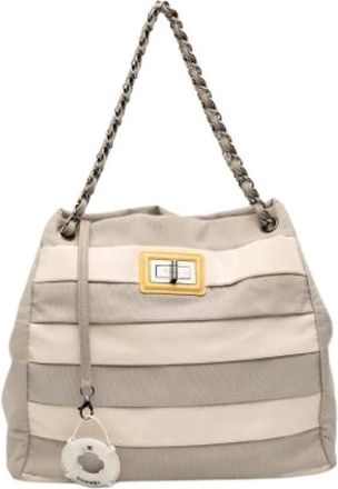 Chanel Pre-owned Shoulder Bags, female, Gray, Size: ONE SIZE Pre-owned Vintage Nylon Tote Bag