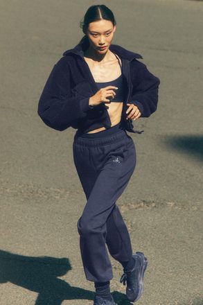 Alo | Accolade Sweatpant in Navy Blue, Size: Medium