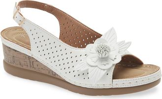 Eddie Marc Bethea Floral Appliqu&eacute; Slingback Sandal in White at Nordstrom Rack, Size 10