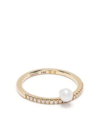Mizuki Anello a fascia Sea of Beauty in oro giallo 14kt con diamanti e perle