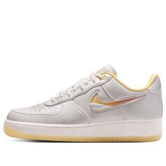 Nike (WMNS) Nike Air Force 1 07 Sail Soft Yellow IR8218-118