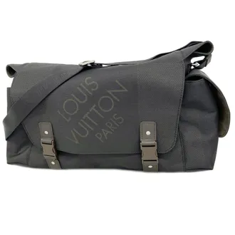 Louis Vuitton Noir Shoulder Bag (Pre-Owned)