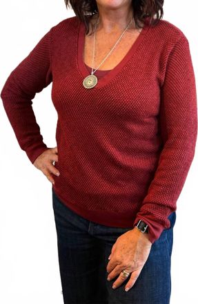 La Made Gabrielle V Neck Pullover Sweater In Merlot