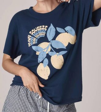 Girl Dangerous Main Squeeze Graphic Tee In Navy