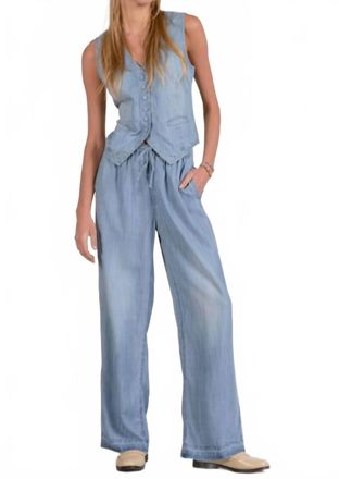 Elan Chambray V-Neck Vest In Blue