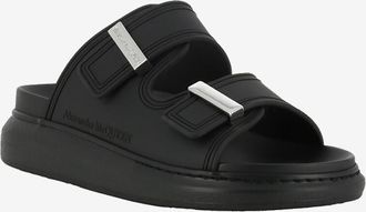 Alexander McQueen Keilpantoletten aus Gummi Hybrid