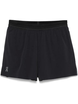 On 2/1 sportshorts - Zwart