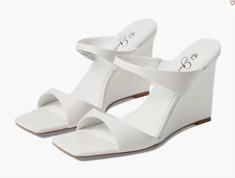 42 Gold Womens Omira Squared Toe Wedge Heels In White Leather