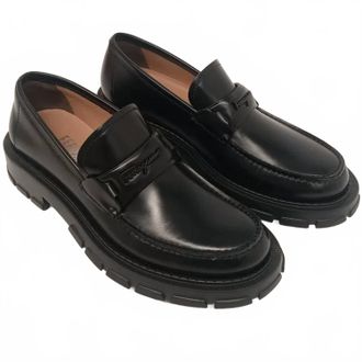 Ferragamo Womens Embossed Logo Leather Loafers In Black