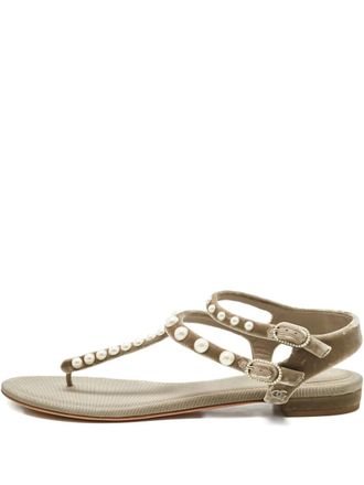 Chanel velvet pearl-embellished thong sandals - Grey