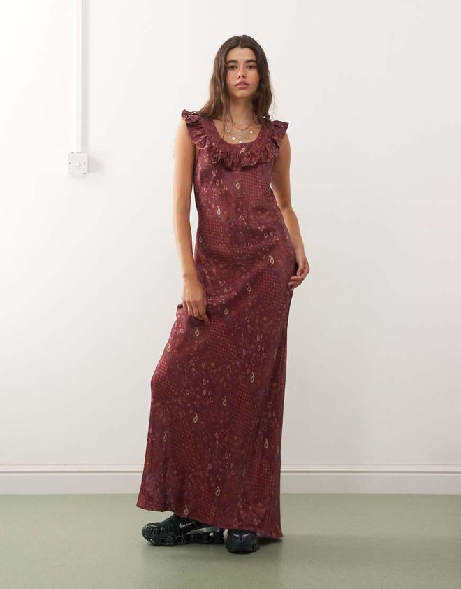 Reclaimed Vintage Vestito da giorno lungo bordeaux con volant sul