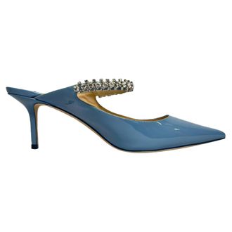 Jimmy Choo London Jimmy Choo Bing Mules met Kristallen Band in Lichtblauw Patelleer