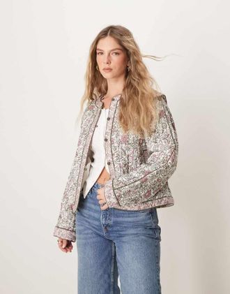 Vero Moda Giacca trapuntata morbida color crema e rosa con stampa a fiori-Bianco