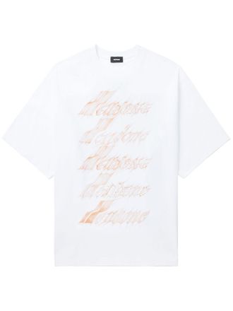 【関税込み】We11done オフホワイト コットン ミニロゴ Tシャツ We11done: オフホワイト ミニロゴ Tシャツ | SSENSE 日本