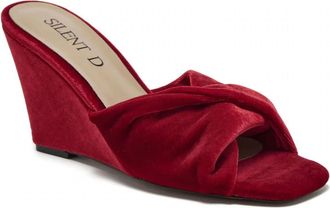 Silent D Womens Katia Wedge Sandal In Wine Velvet