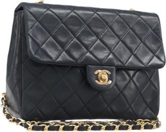 Chanel Vintage Cc Chain Flap Quilted Leather Black Leather Handbag (Pre-Owned)