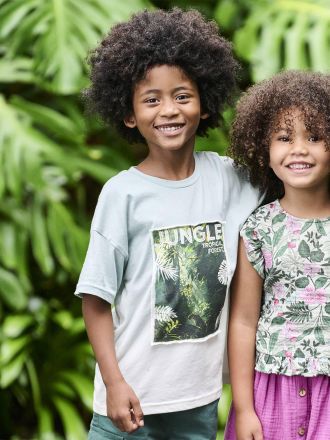 Vertbaudet Jungen T-Shirt in Batikoptik mit Recycling-Baumwolle salbeigr&uuml;n