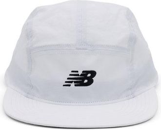 New Balance Unisex 47 5 Panel Run Hat en Blanco/Negro, Nylon, Talla OSZ