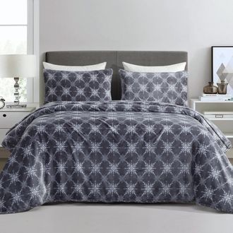 Elegant Comfort 4-Piece Holiday Christmas Velvet Plush Flannel Sheet Set
