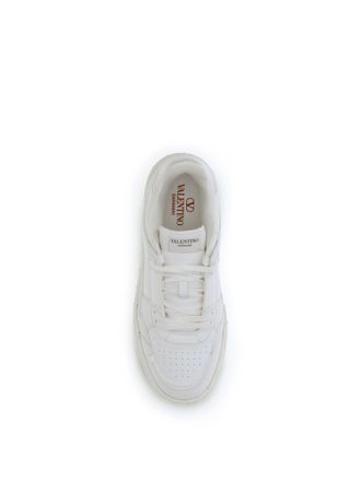 Valentino Garavani Mens Sneakers Low Top Freedots White White-White-White-White Upper: Calf Leather Trainers White/white/white/white