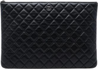 Chanel Pre-owned Clutches, female, Black, Size: ONE SIZE Pre-owned Quilted Lambskin Clutch