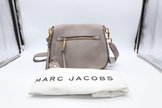 Marc Jacobs Marc Jacobs recruit nomad tas in mink met gouden details