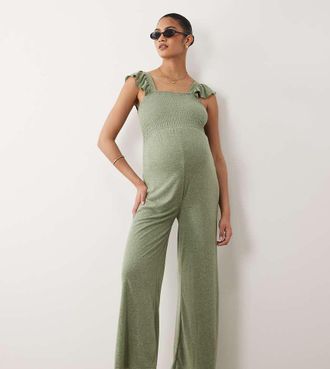 Mama Licious Mamalicious Maternity - Tuta jumpsuit a fondo ampio in jersey kaki con bustino arricciato e spalline con volant-Verde