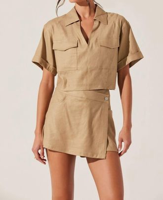 Astr Deborah Linen Blend Safari Top In Khaki